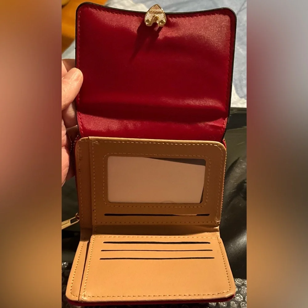 NWT Elegant Red Heart Clasp Women's Trifold Wallet